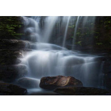 Fototapete Dark Waterfall mit dunklen Farben und Naturmotiv.