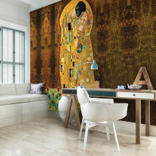 Eine Fototapete "Der Kuss" von Gustav Klimt, die Liebe und raffinierte goldene Töne darstellt.
