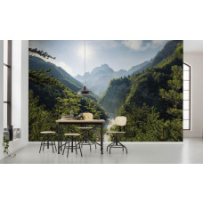 Eine Fototapete mit dem magischen Elfentor in den Alpen, perfekt für das Wohnzimmer.