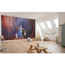 Eine Fototapete von Disney's Frozen mit einem herbstlichen Königreich Wald, sichtbar in einem Kinderzimmer.