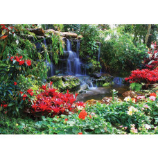 Fototapete eines bunten Dschungels mit Wasserfall, Garten, Blumen und Grünpflanzen.