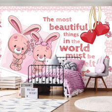 Eine Fototapete mit Häschen, Herzen und einem Spruch für Kinder im Babyzimmer, Kinderzimmer und Mädchenzimmer.