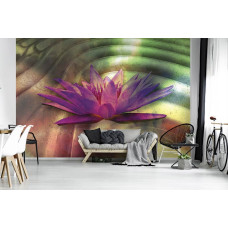 Eine Fototapete mit Lilienblumen mit 3D-Effekt im Wohnzimmer.