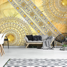 Eine Fototapete mit einem halben Mandala mit goldenen Verzierungen, geeignet für ein künstlerisches Wohnzimmer.