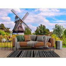 Fototapete Mühle im Frühling im Wohnzimmer mit frischer und natürlicher Ausstrahlung.