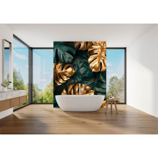 Fototapete mit botanischen Monstera Blättern und Goldakzenten in einem stilvollen Badezimmer.