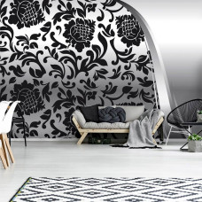 Fototapete mit schwarz-weißem Ornament und abstrakten Details, die einem Wohnzimmer eine stilvolle Atmosphäre verleiht.
