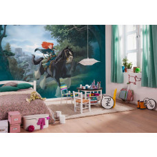 Eine Fototapete mit Prinzessin Merida aus Disneys Brave, zu sehen in einem Kinderzimmer.