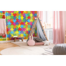Eine Fototapete mit einem farbenfrohen Puzzle-Muster in Regenbogenfarben, die eine fröhliche Atmosphäre in ein Mädchenzimmer bringt.