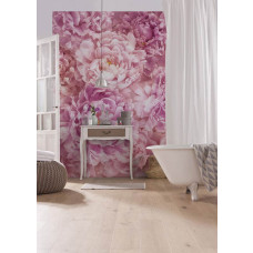 Eine Fototapete mit schönen rosa Pfingstrosen, entworfen, um eine frische und romantische Atmosphäre zu schaffen. Dieser Blumendruck verleiht dem Wohnzimmer einen romantischen Touch.