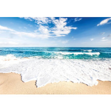 Strand und Meer, sommerlich auf einer Fototapete für eine frische und luftige Atmosphäre.