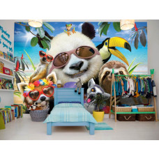 Eine Fototapete mit einem lustigen Panda-Selfie, geeignet für ein Jungenzimmer.