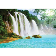 Fototapete mit einem Wasserfall im Dschungel, umgeben von dichter Vegetation.
