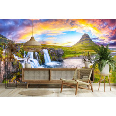 Fototapete Wasserfälle und Kirkjufell bei Sonnenuntergang in Island mit fließendem Wasser, grünen Felsen und farbenprächtigem Himmel im Wohnzimmer.