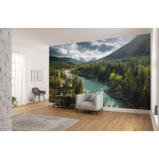 Eine Fototapete des wilden Kanadas mit den Rocky Mountains, ideal für ein abenteuerliches Wohnzimmer.