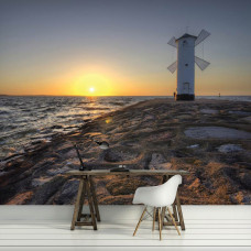 Eine Fototapete von Meer, Strand und einem Leuchtturm bei Sonnenuntergang, ideal für eine Küche.