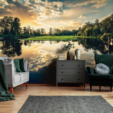 Fototapete Sonnenuntergang am See in einer Landschaft für das Wohnzimmer.