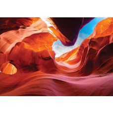Rote Fototapete einer Höhle, intensive und geheimnisvolle Atmosphäre.