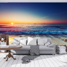 Eine Fototapete mit Strand bei Sonnenuntergang am Meer für das Wohnzimmer.