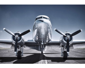 Hintergrundbild eines Flugzeugs mit Propeller, Thema Luftfahrt.