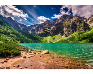 Morgens Bergsee Fototapete mit einem klaren blauen Bergsee umgeben von hohen Bergen und schöne Landschaft.