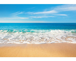 Fototapete von einem blauen Meer und Strand, mit einer ruhigen und entspannenden Umgebung.