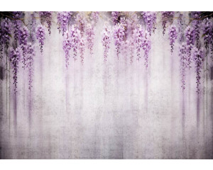 Glyzinien klettern über eine Betonwand, abgebildet auf dieser eleganten Fototapete mit Blumen und Efeu.