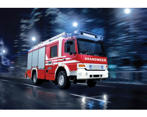 Fototapete eines Feuerwehrautos in Aktion, mit detaillierter Darstellung eines Feuerwehrautos.