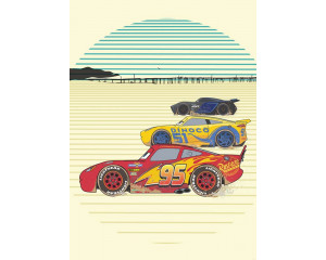 Cars Stream Lines Fototapete mit Lightning McQueen, der mit voller Geschwindigkeit durch eine stromlinienförmige Rennstrecke fährt, mit dynamischen Streifen im Hintergrund.