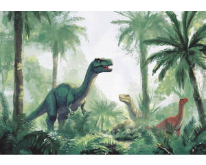 Fotobehang met drie dinosaurussen in een tropisch groen oerwoud, met palmbomen en varens op de voorgrond.