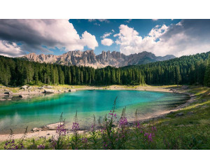 Dolomiten Edelstein Landschaft Fototapete, perfekt für Bergfreunde.