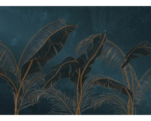 Eine exotische Palmwedel-Fototapete in sattem Grün mit goldenen Akzenten, bei der üppige Blätter und dezente Goldtöne ein luxuriöses und tropisches Aussehen erzeugen.