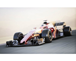 Fototapete mit einem Ferrari Formel 1 Auto bei Höchstgeschwindigkeit, für eine ikonische Rennatmosphäre.