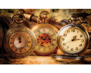 Fototapete mit goldenen Taschenuhren, mit einem klassischen und zeitlosen Look.