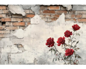 Fotobehang met romantische rozen tegen een industriële muur van verweerd beton en steenstructuur.