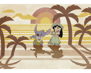 Lilo und Stitch tanzen Hula auf der Fototapete vor dem Hintergrund eines Sonnenuntergangs.