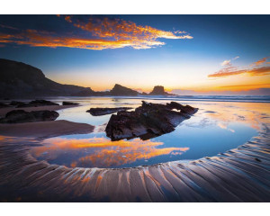 Fototapete mit Blick auf einen See, beruhigende Naturlandschaft.