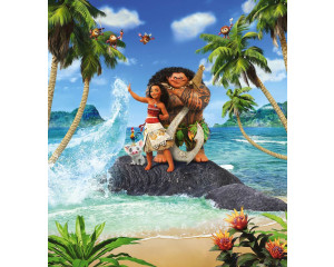 Die Fototapete Moana Beach zeigt Vaiana und Maui an einem tropischen Strand, mit Wellen, die ans Ufer schlagen, und der tief stehenden Sonne.