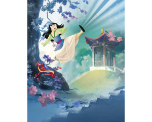 Fototapete mit Mulan, begleitet von Fa Mushu, in einer farbenfrohen chinesischen Landschaft mit Bergen und Pagoden, inspiriert von Disneys Mulan.