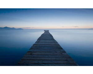 Pier Mallorca Fototapete mit atemberaubender Aussicht auf das Meer.