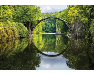 Fototapete der Rakotzbrücke, auch Teufelsbrücke genannt, einer kreisförmigen Brücke in Kromlau, Deutschland.