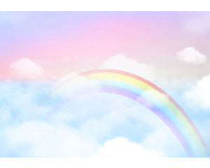 Fototapete mit einem verträumten Regenbogen und sanften Wolken in Pastellfarben auf einem rosa Hintergrund.