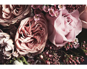 Fototapete von einem rosa Blumenstrauß mit Rosen und Pfingstrosen in leuchtenden Farben.