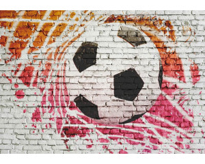 Straßenfußball-Kunstwerke mit Graffiti-Wandmalereien, urbaner Atmosphäre und leuchtenden Farben.