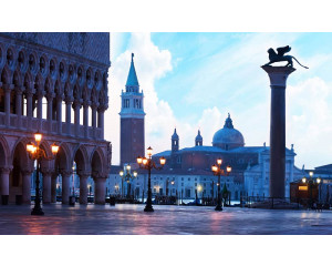 Die italienische Stadt Venedig ist auf dieser Fototapete abgebildet.