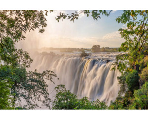 Fototapete der Vitoria-Wasserfälle, einem der größten Wasserfälle der Welt, der mit Wucht in die Tiefe stürzt.