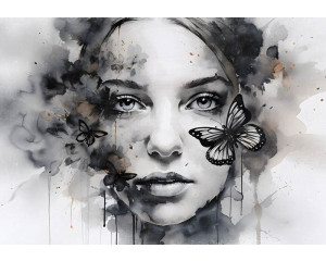 Ein Porträt einer Frau mit einem Schmetterling, kunstvoll festgehalten auf einer eleganten Fototapete.