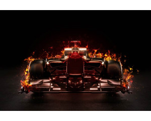 Fototapete eines feurigen Formel-1-Autos, mit feurigen Details für einen intensiven Look.