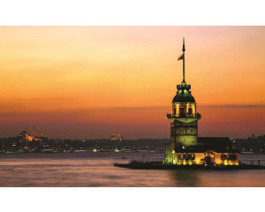 Fototapete von einem Leuchtturm in Istanbul mit Blick auf die türkische Küste.