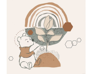 Winnie the Pooh Grow Fototapete mit Winnie the Pooh, der fröhlich Blumen gießt, in einem sonnigen Garten voller Farbe und Leben.